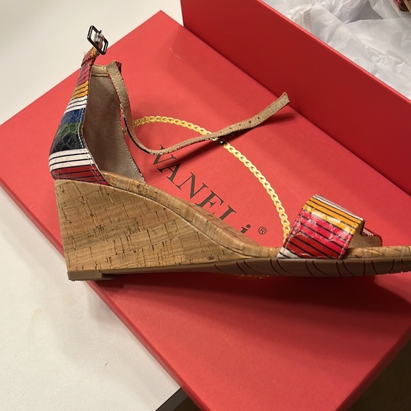New vaneli sandal - Picture 3 of 5